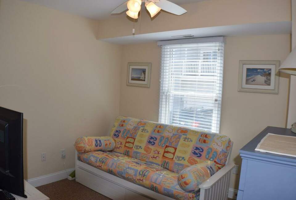 Home Exchange in Sea Isle City, NJ futon in sitting room
