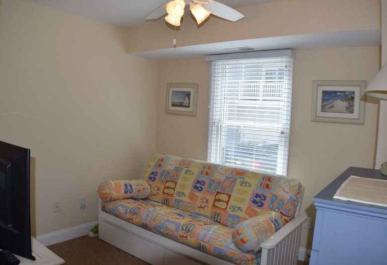 Home Exchange in Sea Isle City, NJ futon in sitting room