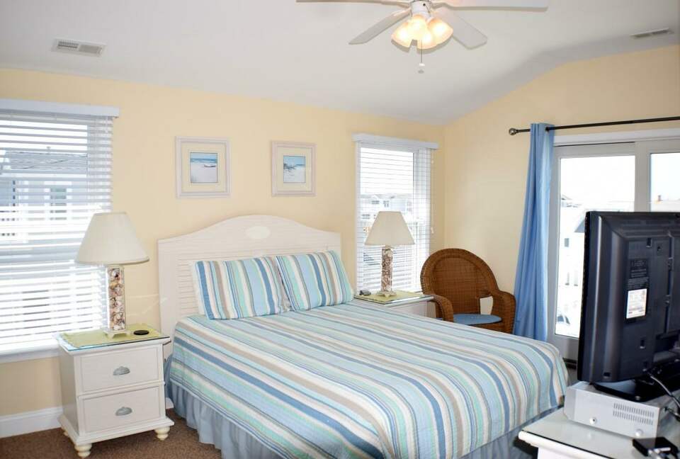 Home Exchange in Sea Isle City, NJ master bedroom with patio