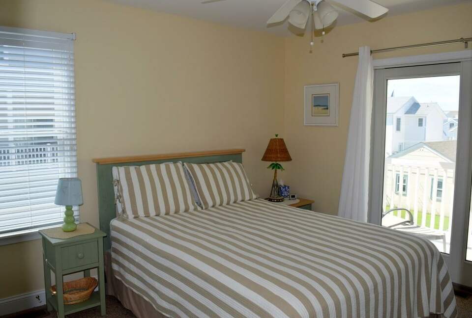 Home Exchange in Sea Isle City, NJ bedroom with balcony