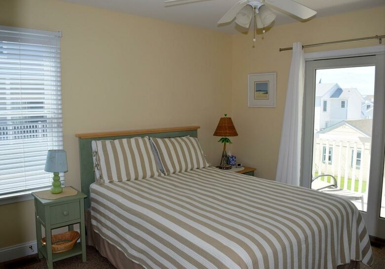 Home Exchange in Sea Isle City, NJ bedroom with balcony