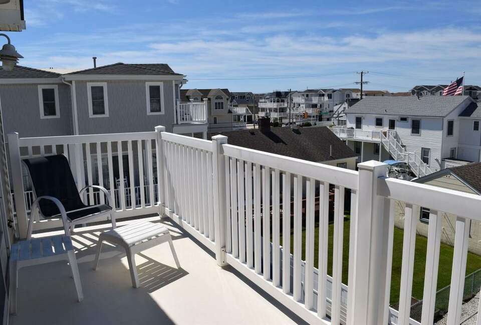 Home Exchange in Sea Isle City, NJ patio with lounge