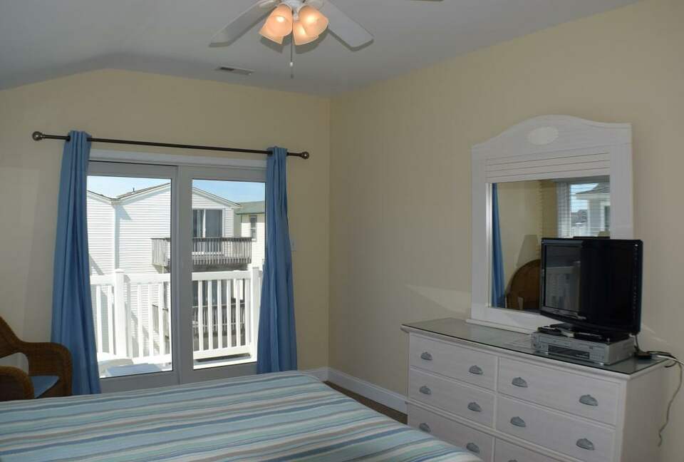 Home Exchange in Sea Isle City, NJ master bedroom with patio access