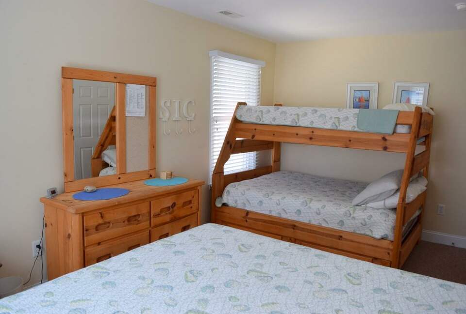 Home Exchange in Sea Isle City, NJ bedroom with bunk bed