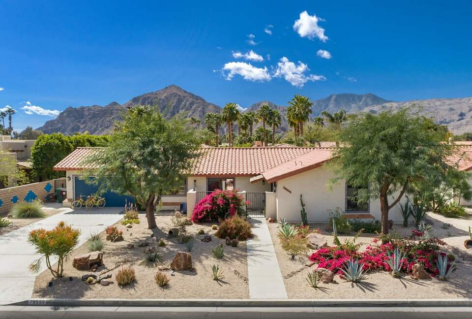 Home Exchange in La Quinta, CA with mountain views!