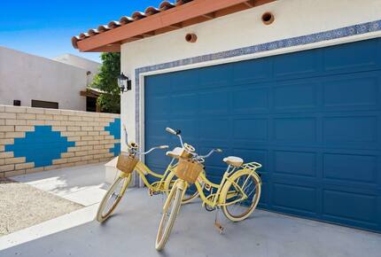 Home Exchange in La Quinta, CA cruise around the area on cute cruisers