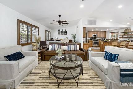 Home Exchange in La Quinta, CA luxury living room