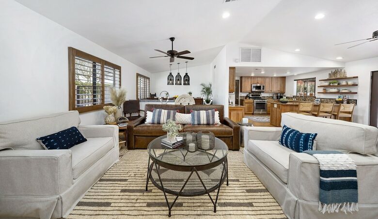 Home Exchange in La Quinta, CA luxury living room