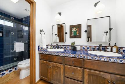 Home Exchange in La Quinta, CA gorgeous master en suite