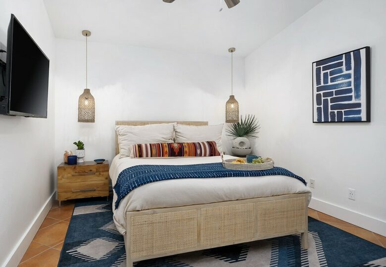 Home Exchange in La Quinta, CA bedroom 3 with queen and bunk