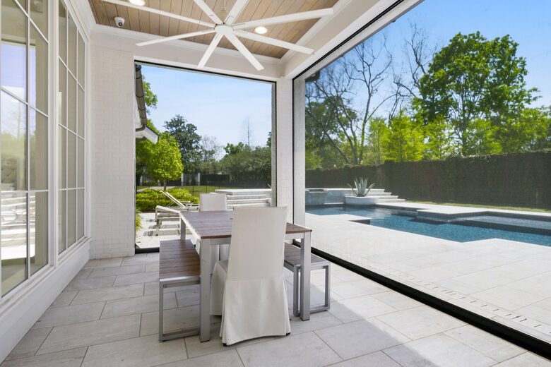 Home Exchange in Baton Rouge, LA Outdoor Dining (seats 6-8)