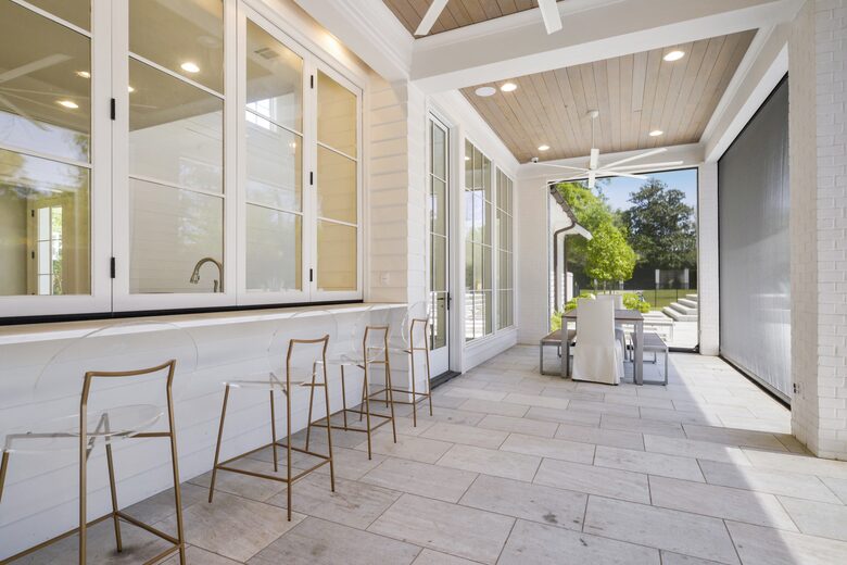 Home Exchange in Baton Rouge, LA Outdoor bar & dining area