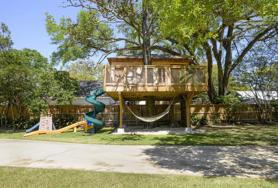 Home Exchange in Baton Rouge, LA Treehouse & Play Area