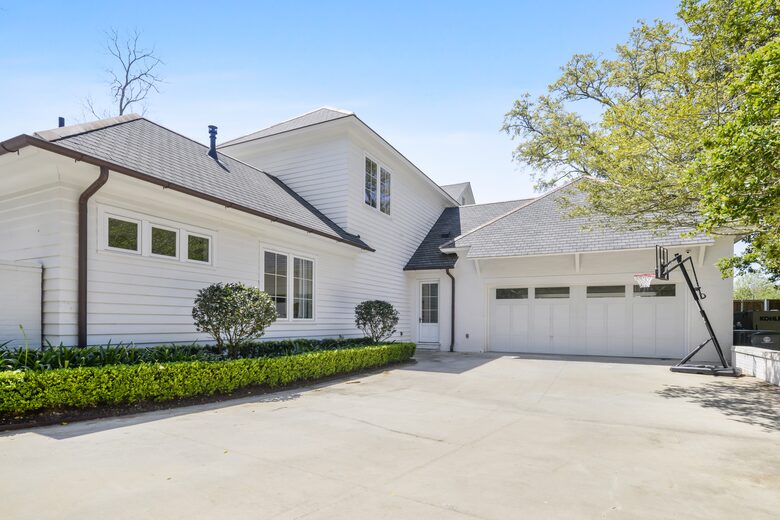 Home Exchange in Baton Rouge, LA Cabana Entrance