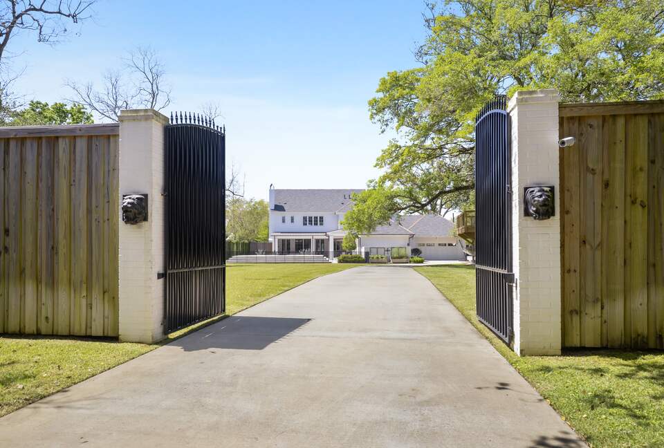 Home Exchange in Baton Rouge, LA Rear Entry Gate from Street