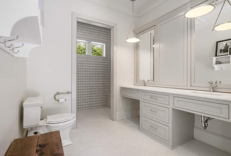 Home Exchange in Baton Rouge, LA 1st Floor Bathroom