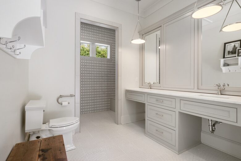 Home Exchange in Baton Rouge, LA 1st Floor Bathroom