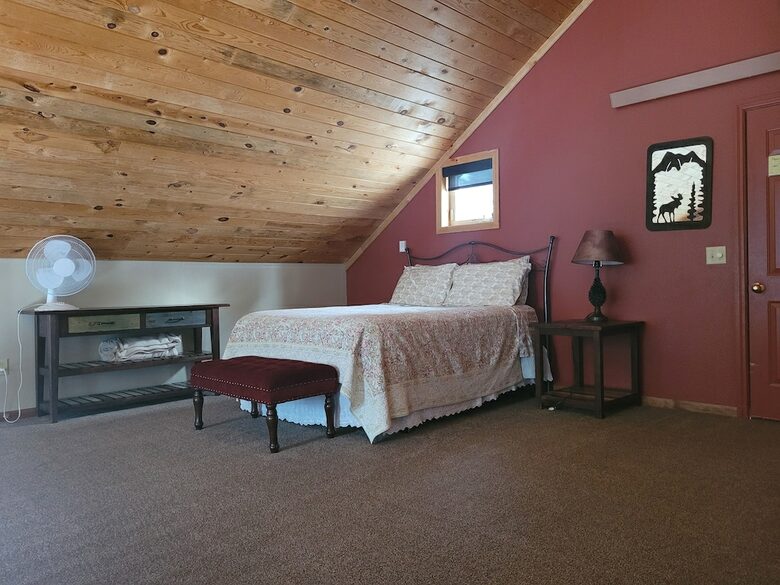 Home Exchange in Lead, SD loft bedroom