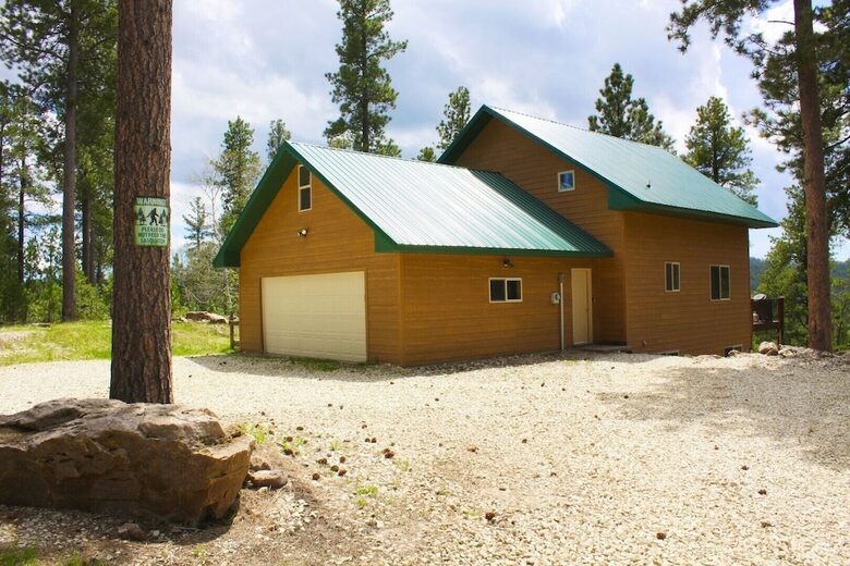 Home Exchange in Lead, SD garage