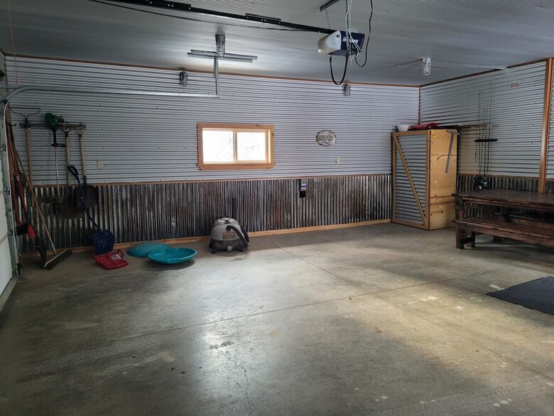Home Exchange in Lead, SD garage