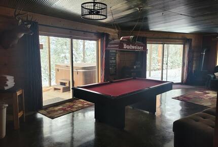 Home Exchange in Lead, SD pool table