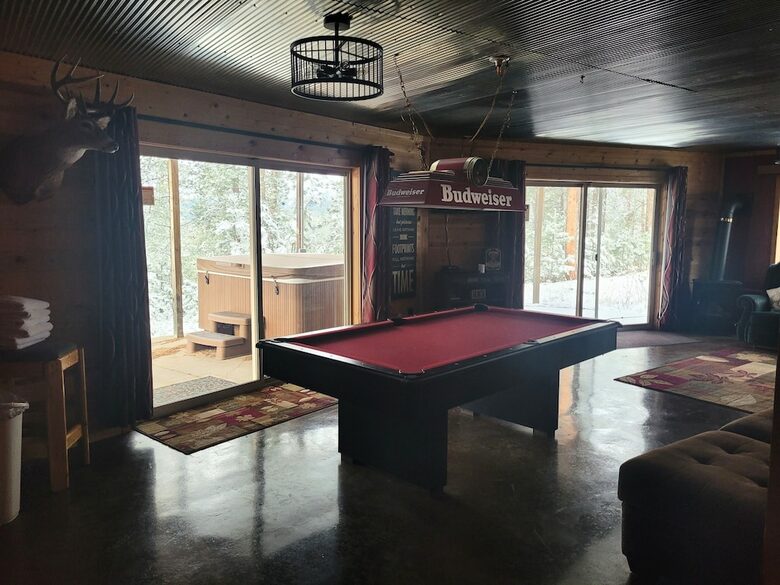 Home Exchange in Lead, SD pool table