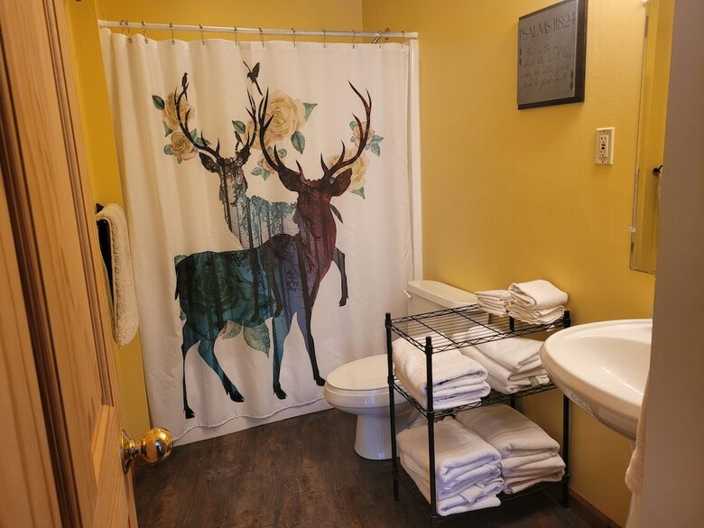 Home Exchange in Lead, SD bathroom 2