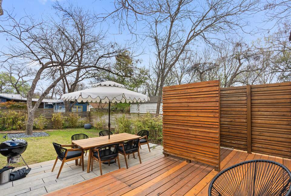 Back patio with grill, dining, and lounge