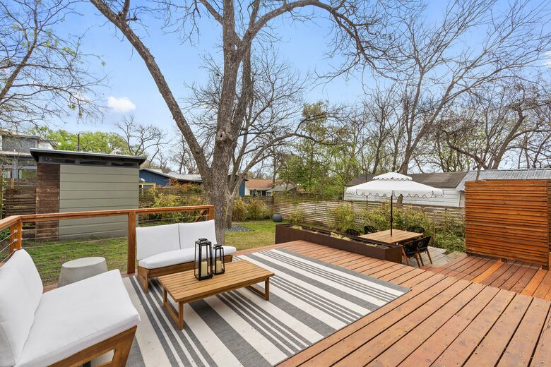 Back patio with grill, dining, and lounge