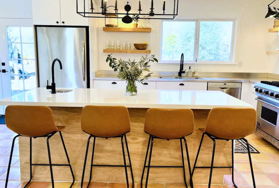 Lavish Healdsburg Home - Walk to Downtown! - Healdsburg, California