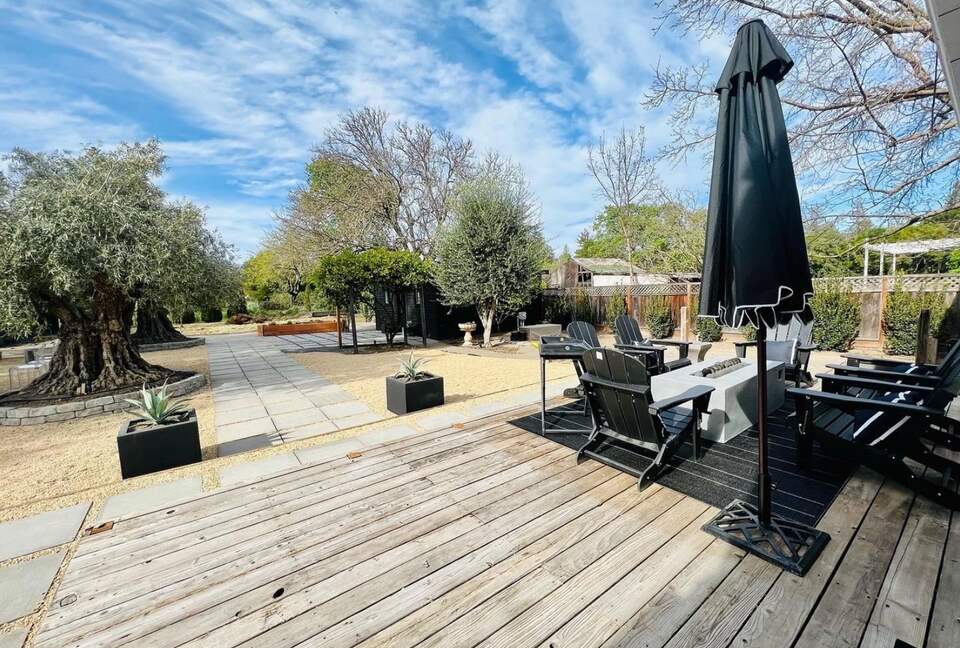 Lavish Healdsburg Home - Walk to Downtown! - Healdsburg, California