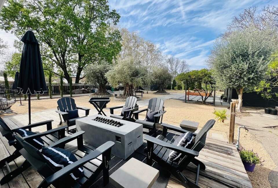 Lavish Healdsburg Home - Walk to Downtown! - Healdsburg, California