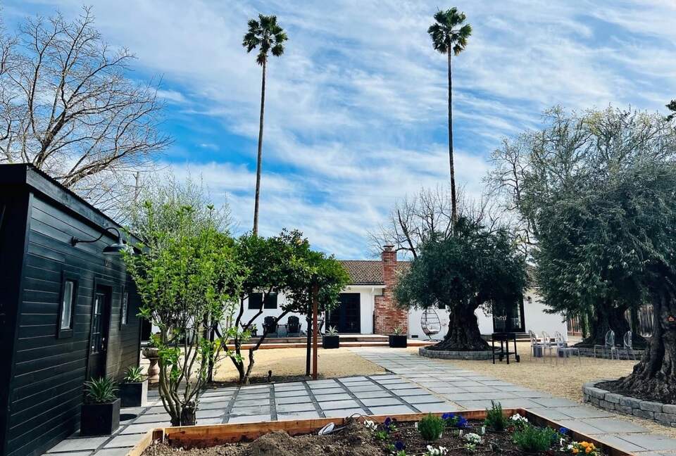 Lavish Healdsburg Home - Walk to Downtown! - Healdsburg, California