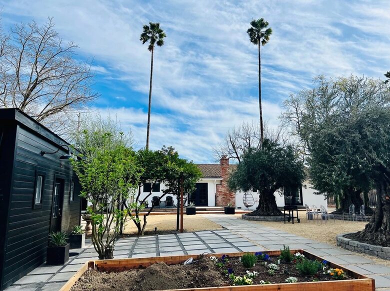 Lavish Healdsburg Home - Walk to Downtown! - Healdsburg, California