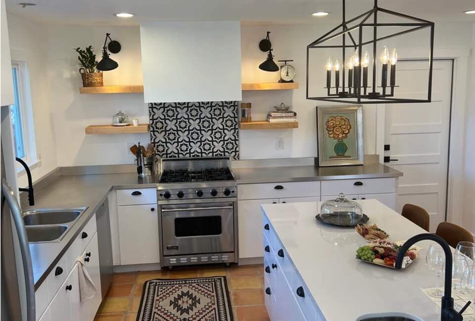 Lavish Healdsburg Home - Walk to Downtown! - Healdsburg, California