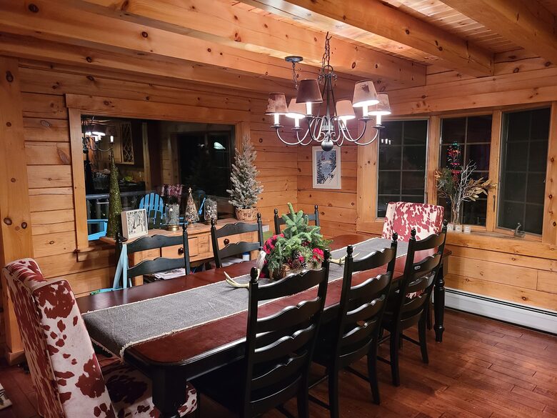 Home Exchange in Franconia, New Hampshire dining room