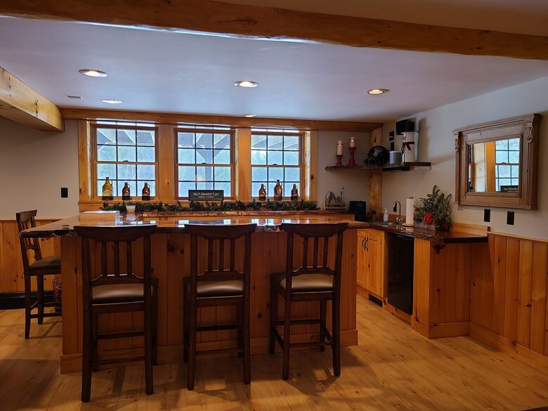 Home Exchange in Franconia, New Hampshire bar