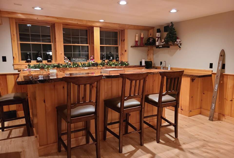 Home Exchange in Franconia, New Hampshire basement bar