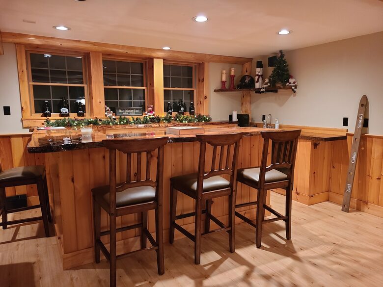Home Exchange in Franconia, New Hampshire basement bar