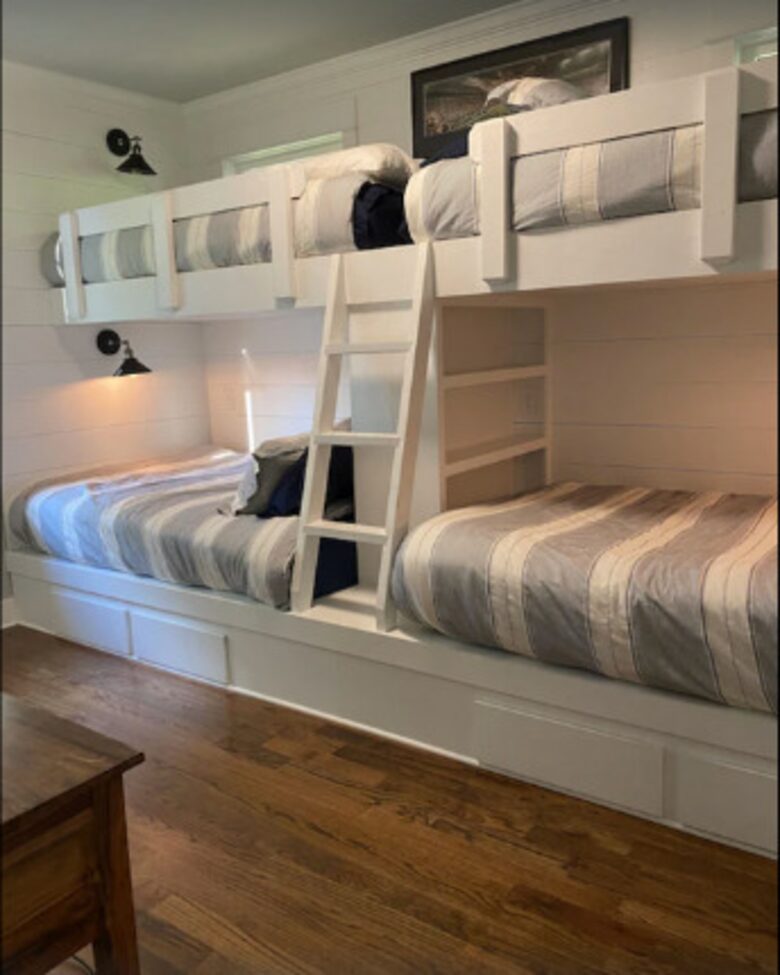 Bunk room with 2X twin-over-double beds