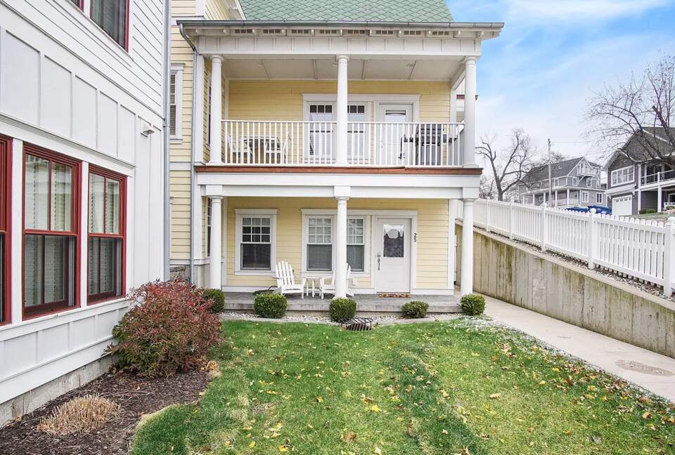 Home Exchange in Grand Haven, MI walk up home
