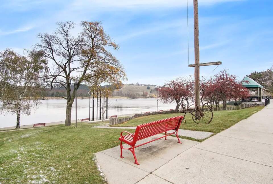 Home Exchange in Grand Haven, MI walk by the Lake