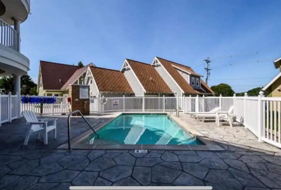 Home Exchange in Grand Haven, MI communal pool
