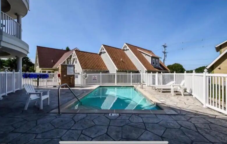 Home Exchange in Grand Haven, MI communal pool