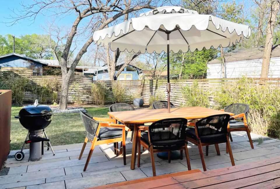 Back patio with grill, dining, and lounge