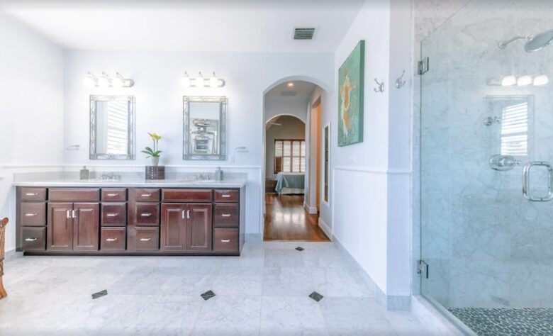 Master ensuite bathroom