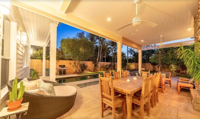 Outdoor dining and lanai
