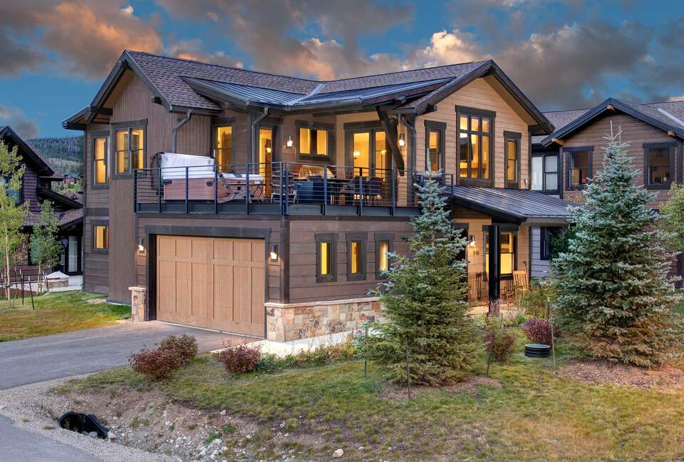 On the Corner at The Shores - Moving Mountains - Breckenridge, Colorado