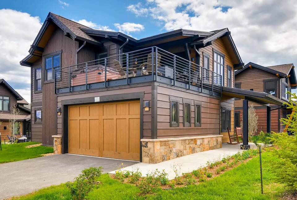 On the Corner at The Shores - Moving Mountains - Breckenridge, Colorado