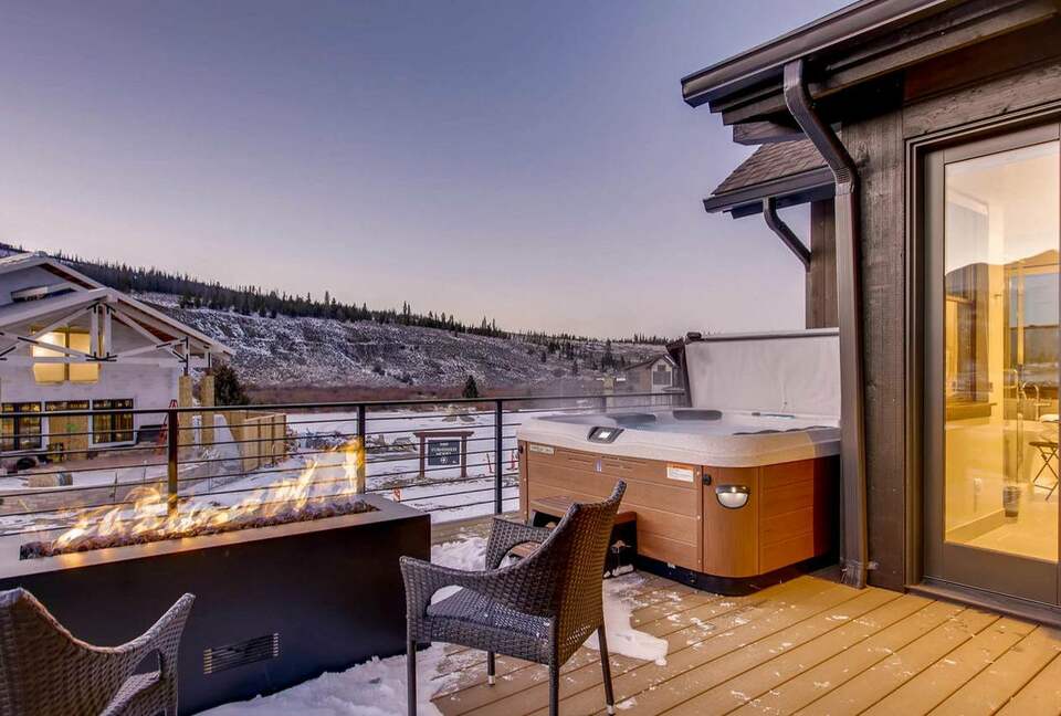 On the Corner at The Shores - Moving Mountains - Breckenridge, Colorado